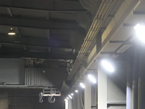 Hot Metal Process Crane in a Metal Powder Plant