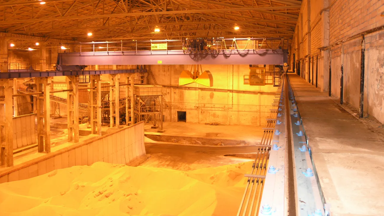 Process-Overhead Cranes in a nitrogen fertilizer warehouse