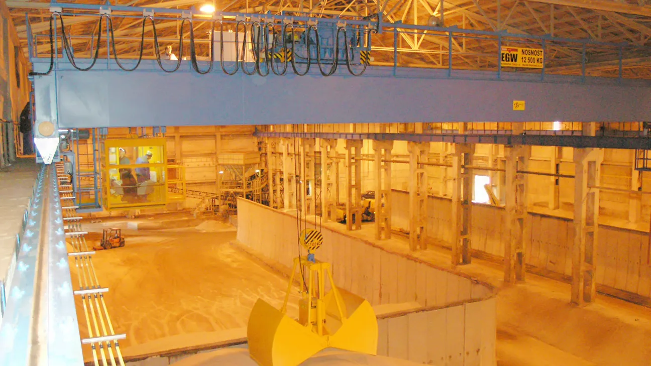 Process-Overhead Cranes in a nitrogen fertilizer warehouse