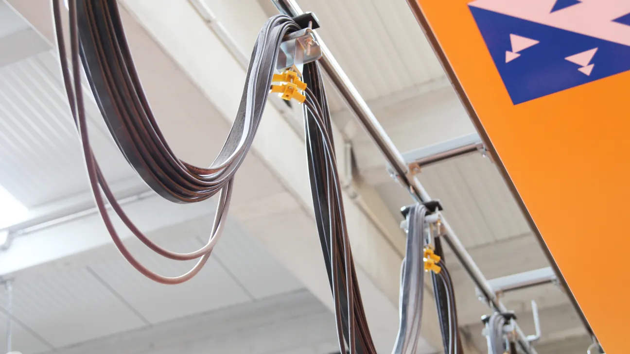 4 Overhead Cranes in a Factory for concrete parts
