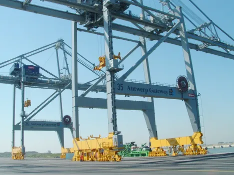 STS Cranes (Ship to Shore Cranes)