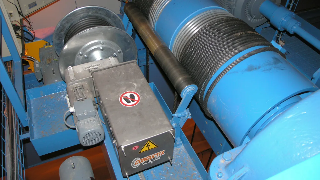 Process-Overhead Cranes in a nitrogen fertilizer warehouse