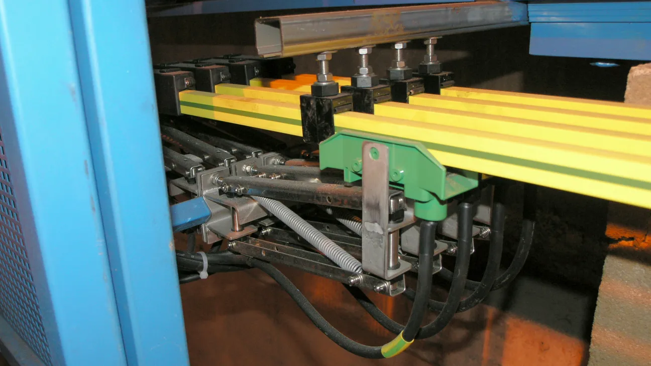 Process-Overhead Cranes in a nitrogen fertilizer warehouse
