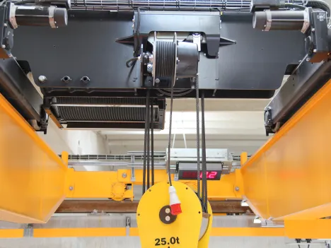 4 Overhead Cranes in a Factory for concrete parts