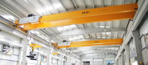 4 Overhead Cranes in a Factory for concrete parts