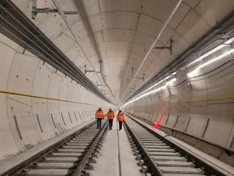 Rigid Catenary System in Tunnel