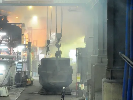 Hot Metal Process Crane in a Metal Powder Plant