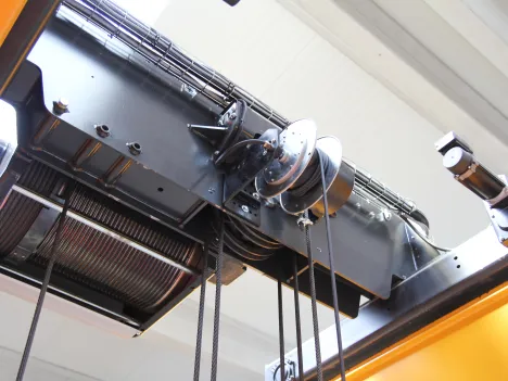 4 Overhead Cranes in a Factory for concrete parts