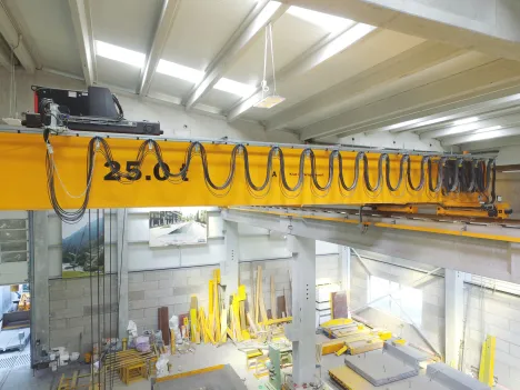 4 Overhead Cranes in a Factory for concrete parts
