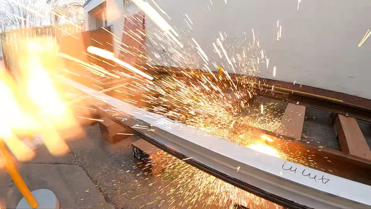 2025-12-16 3rd Rail 4mm short circuit test AC 106 kA0