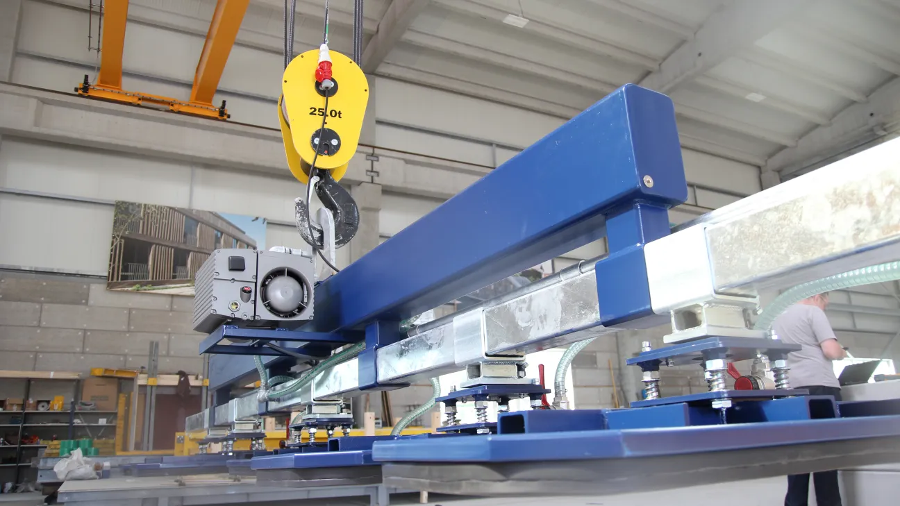 4 Overhead Cranes in a Factory for concrete parts