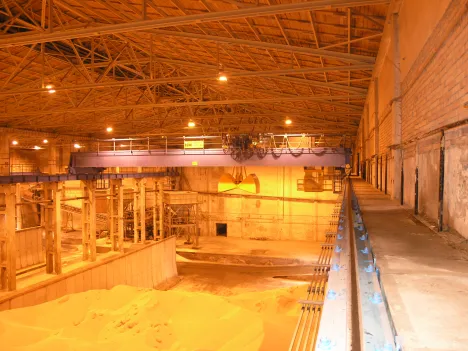 Process-Overhead Cranes in a nitrogen fertilizer warehouse