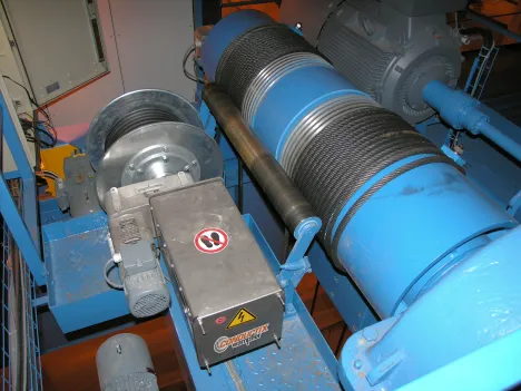 Process-Overhead Cranes in a nitrogen fertilizer warehouse